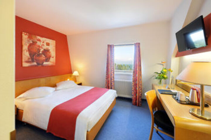 Room 46 of 102