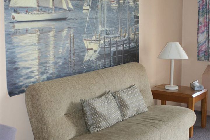 Room 6 of 12