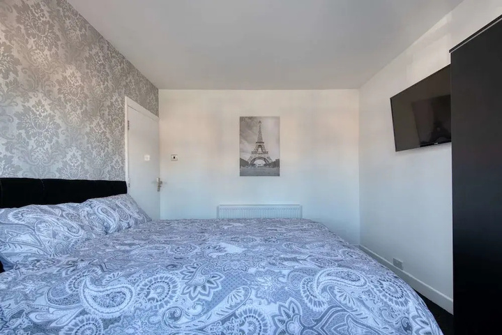 Room 4 of 14
