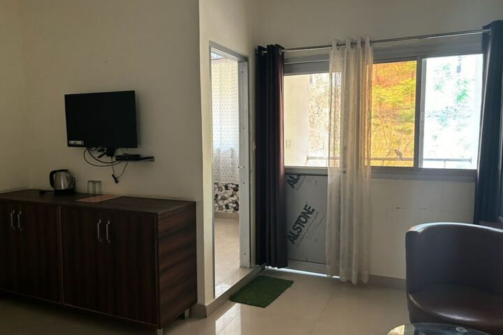 Room 8 of 28