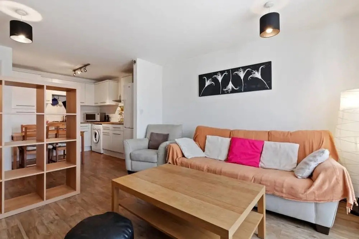 Room 4 of 14
