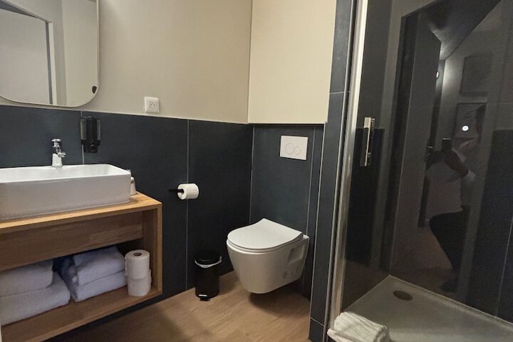 Room 42 of 51