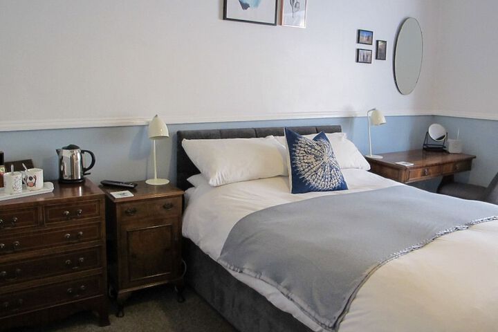 Room 6 of 26