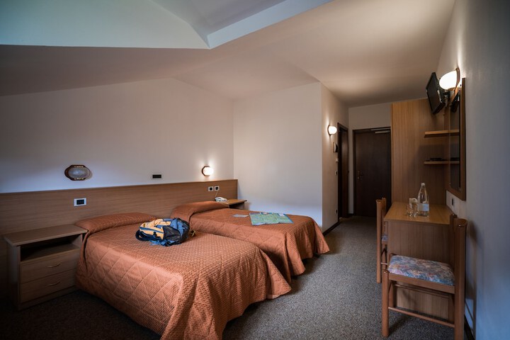 Room 5 of 64