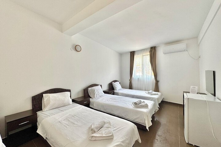 Room 32 of 73