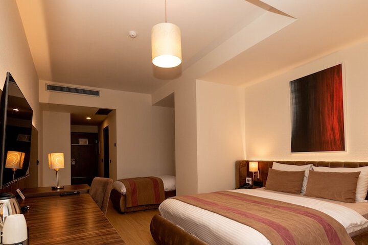 Room 15 of 25