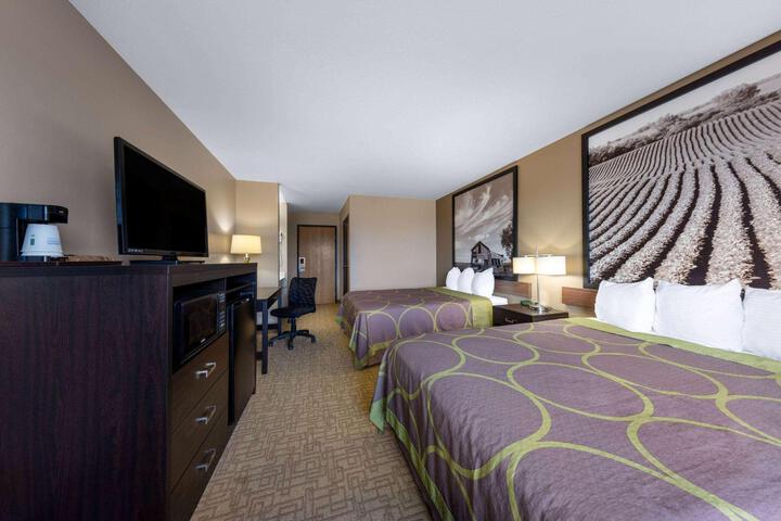 1 Queen Bed (8 of 19)