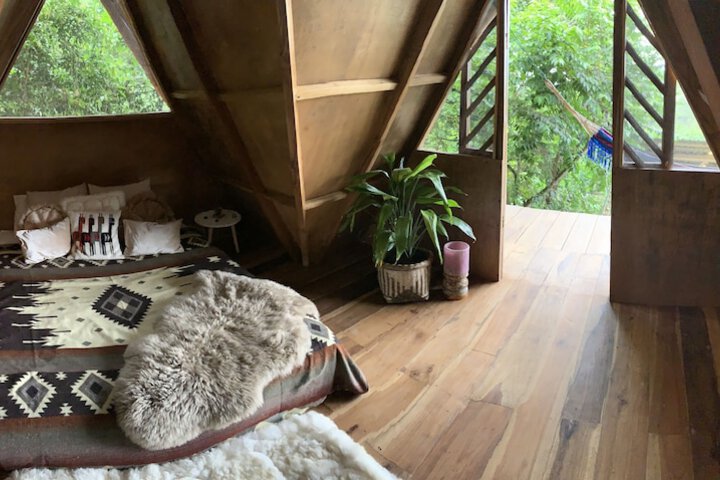 Room 6 of 8