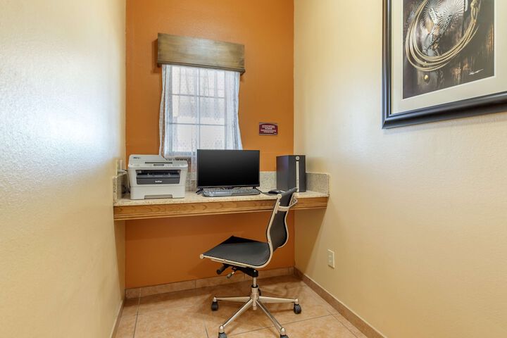 Business Center 33 of 36