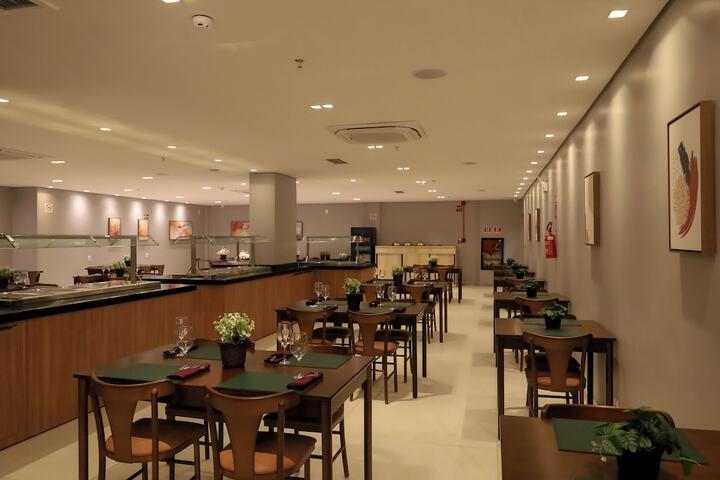 Dining 29 of 33