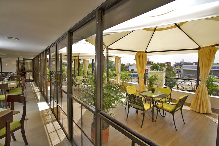 Dining 35 of 50