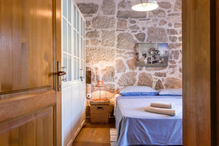 Room 3 of 16