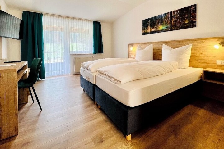 Room 5 of 10