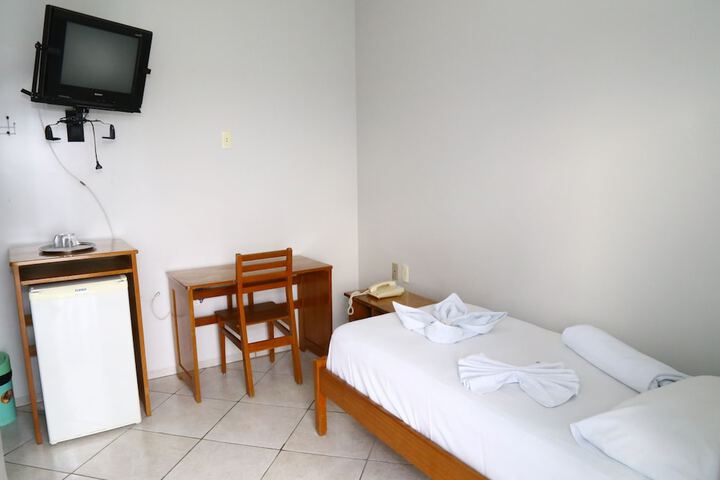 Room 10 of 37
