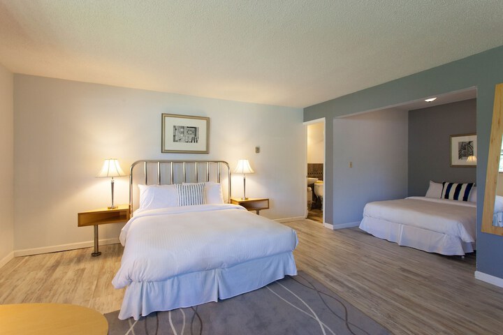 2 Bedrooms Luxury Suite Futon Bed 3 Queen Beds (3 of 3)