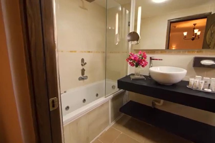 Room 12 of 32