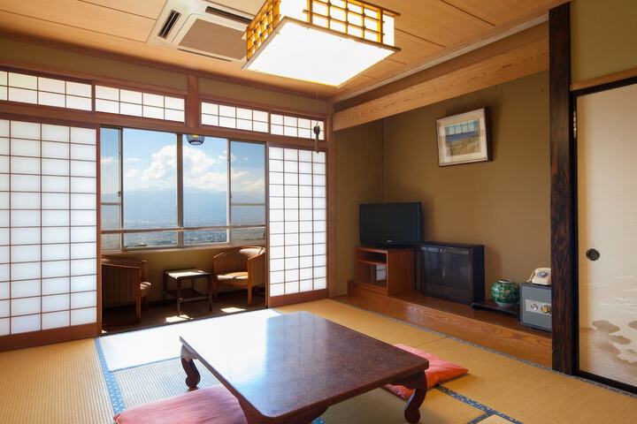 Room 5 of 107