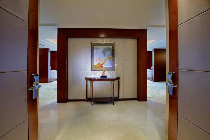 Room 14 of 143