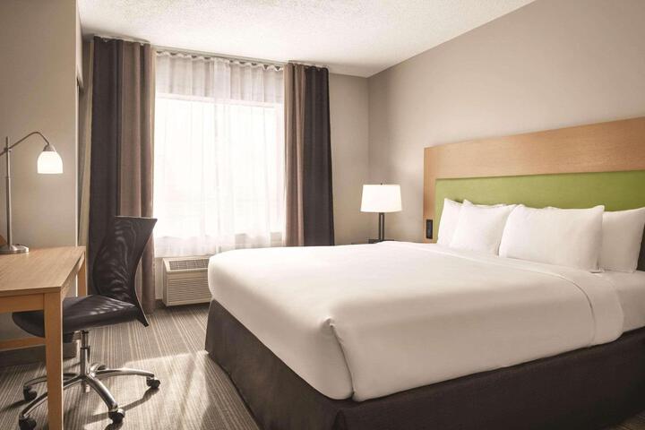 1 King Bed (2 of 12)