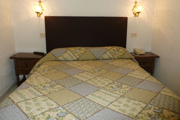 Room 6 of 66