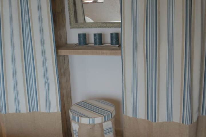 Room 8 of 27