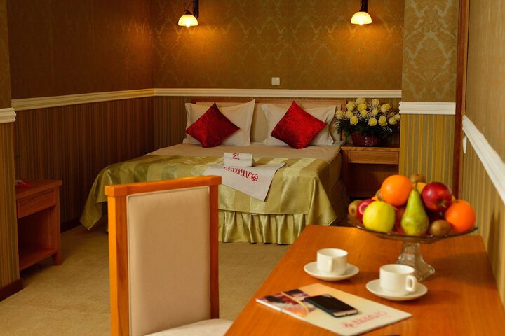 Room 4 of 23