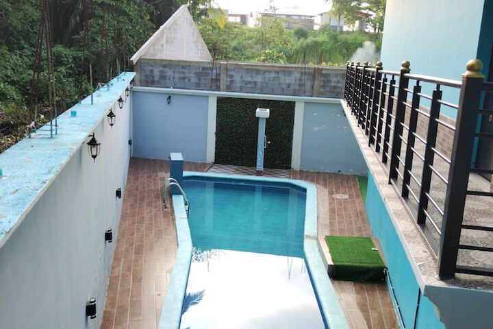 Pool 17 of 32