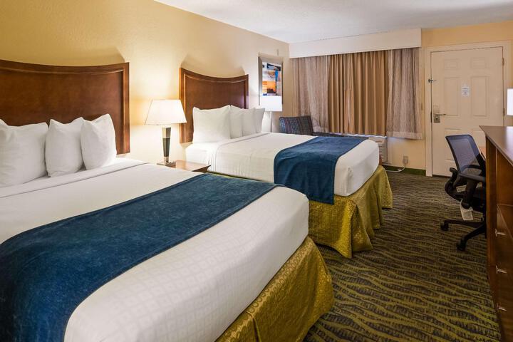 2 Double Beds (8 of 9)