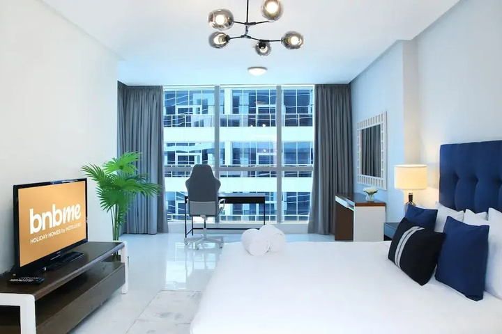 Room 4 of 17