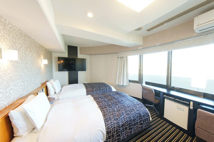 Room 14 of 96