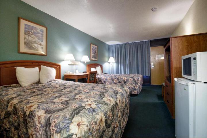 2 Double Beds (5 of 7)