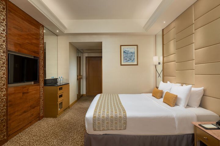 Room 13 of 48