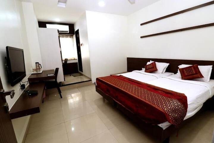 Room 7 of 32