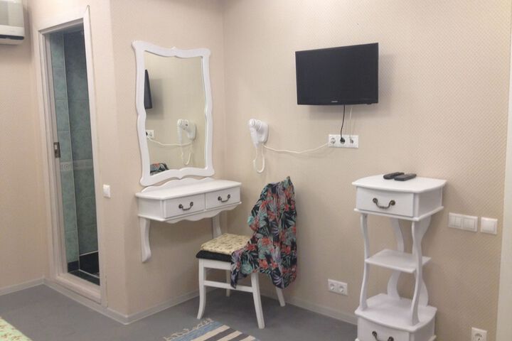 Room 7 of 28
