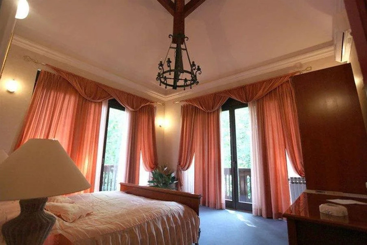 Room 4 of 23