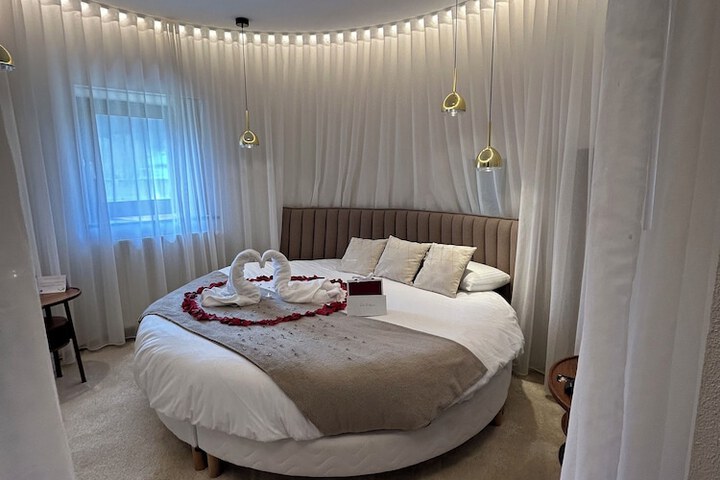 Room 10 of 38
