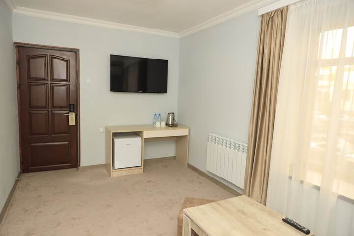 Room 10 of 32