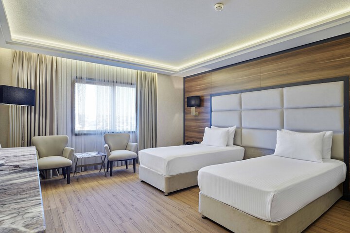 Room 12 of 85