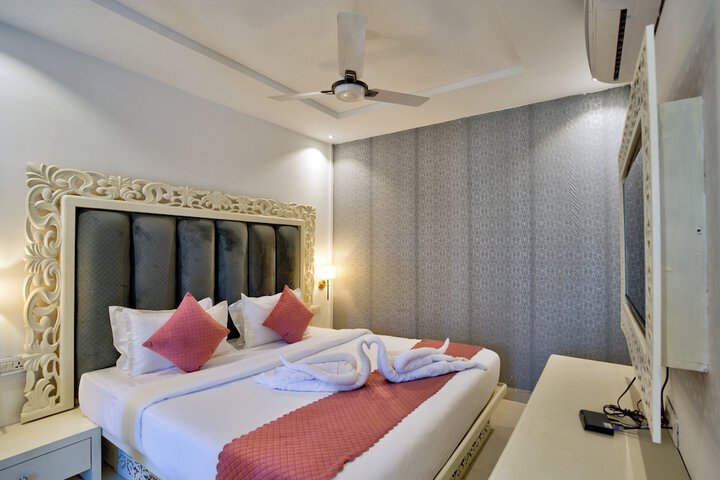 Room 3 of 68