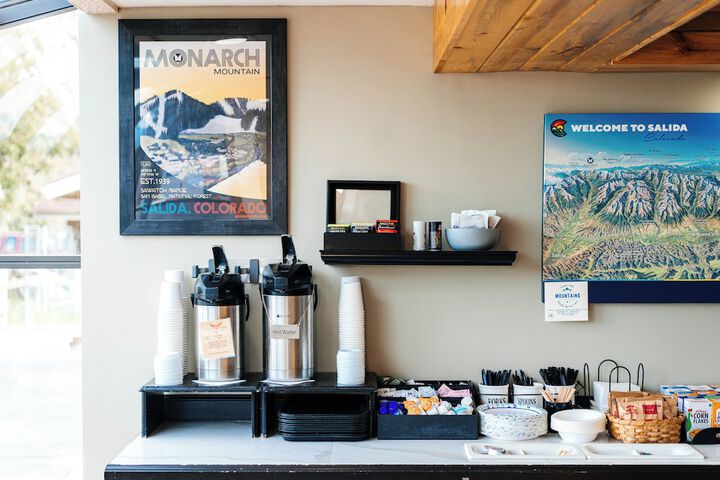 Breakfast/Coffee Service 116 of 141