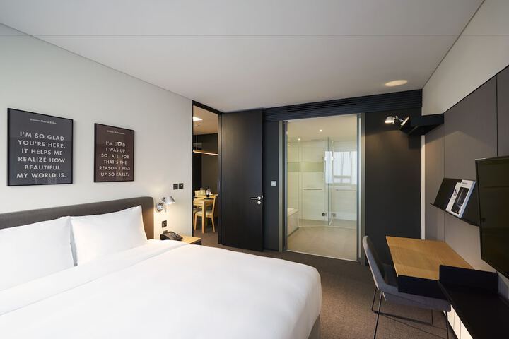 Room 17 of 30