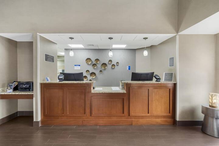Entrance & Lobby