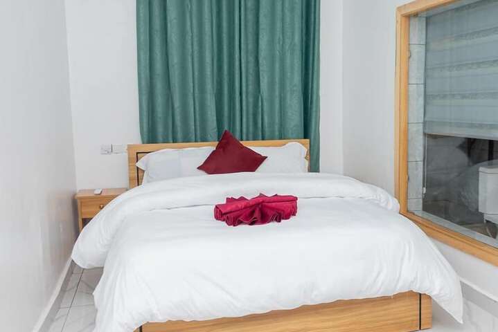 Room 4 of 14