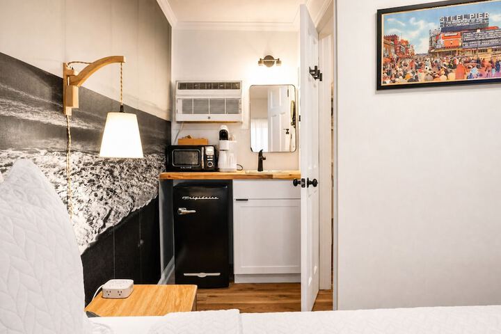 Room 42 of 144