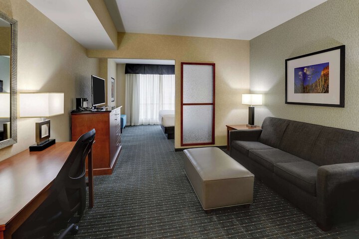 Room 18 of 77