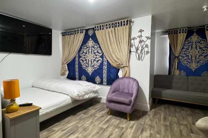 Room 13 of 22