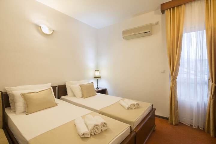 Room 18 of 95