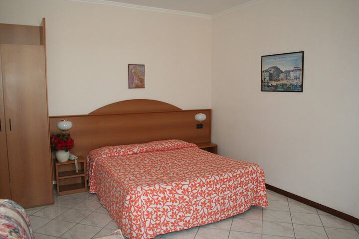 Room 7 of 50