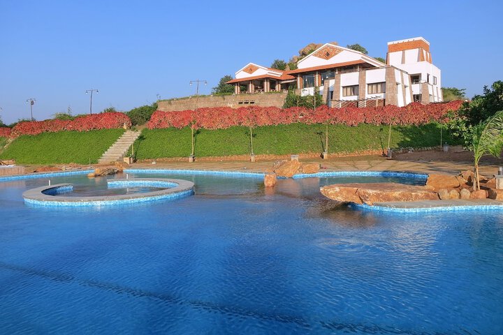Pool 13 of 44