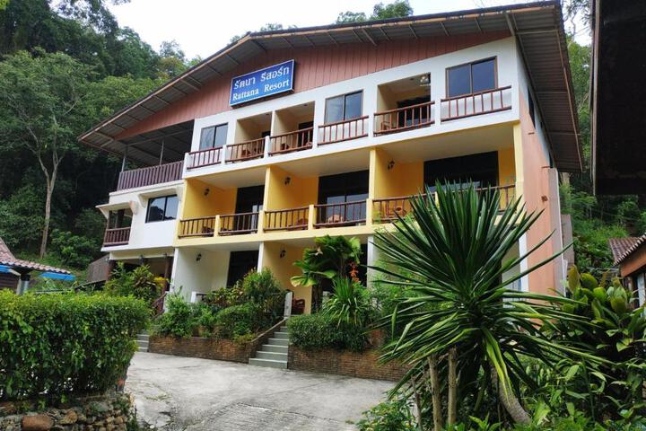 Rattanas Resort